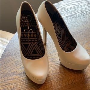 Jessica Simpson White Platform Heel